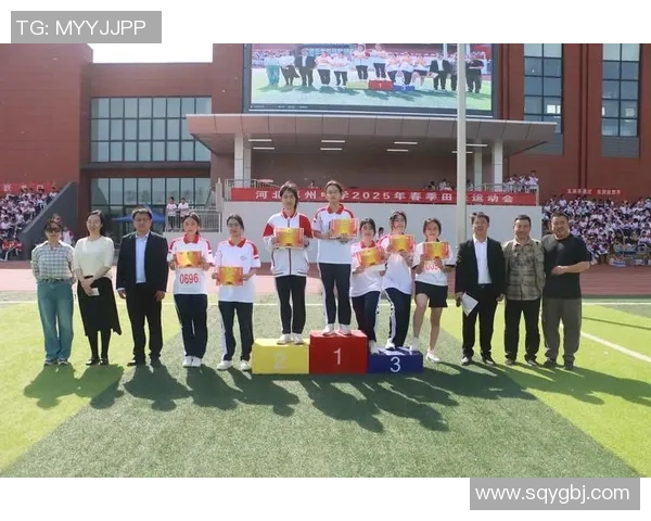 在阳光下挥洒汗水的打篮球小孩追逐梦想的成长故事 在阳光下挥洒汗水的打篮球小孩追逐梦想的成长故事